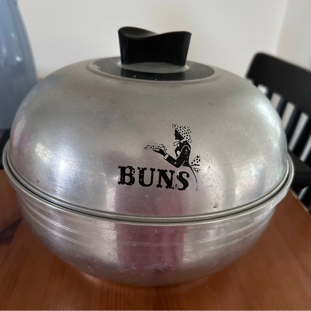 West Bend Bun Warmer - Picture 2 of 9